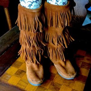 Minnetonka fringe boots
